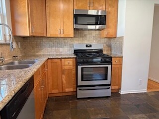 444 N Hollywood Way in Burbank, CA - Foto de edificio - Building Photo