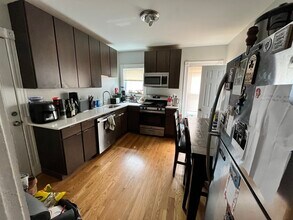 34 Russell St, Unit 3 in Malden, MA - Building Photo - Building Photo