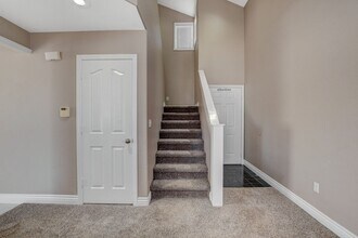 1420 N Astronomy Cir in Las Vegas, NV - Foto de edificio - Building Photo