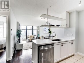 35 Mariner Terrace in Toronto, ON - Building Photo - Building Photo