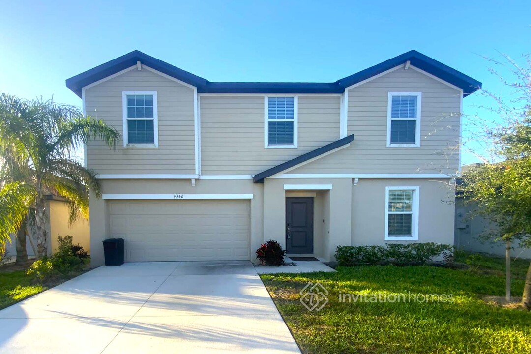 4240 Palatina Way in North Fort Myers, FL - Building Photo