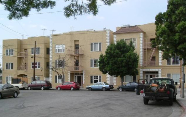 Hartford Hills Apartments in Los Angeles, CA - Building Photo - Building Photo