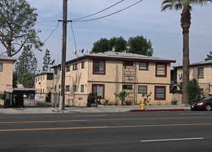 13988-14000 Foothill Blvd in Sylmar, CA - Building Photo - Building Photo