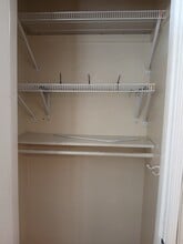 17641 Tulsa St in Granada Hills, CA - Foto de edificio - Building Photo