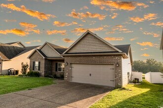 8838 Hedgewood Ct in Evansville, IN - Building Photo - Building Photo