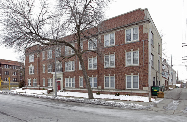 E Park Pl in Milwaukee, WI - Foto de edificio - Building Photo