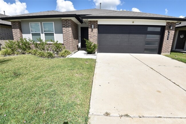 703 Alpine Fls Rd in Arcola, TX - Building Photo - Building Photo