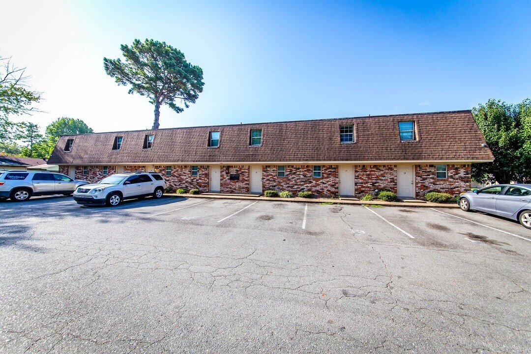 200 Crestview Dr in Jacksonville, AR - Foto de edificio