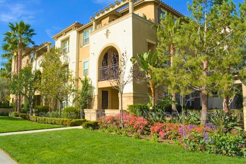 290 Riverdale Ct in Camarillo, CA - Building Photo