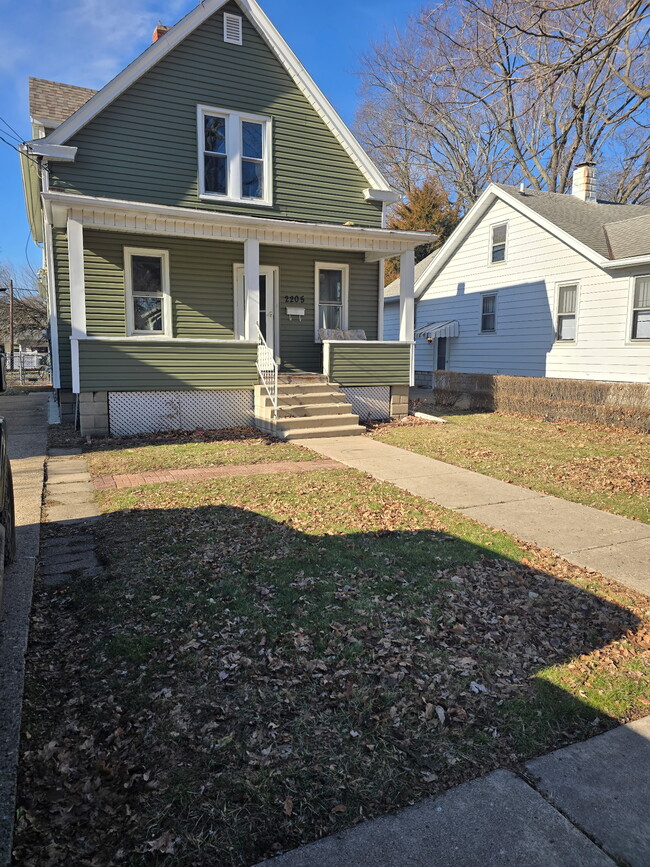 property at 2205 N Maryland Ave