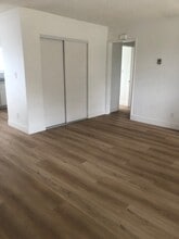 Park Village Apartments in Buena Park, CA - Foto de edificio - Building Photo