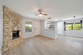 801 Bracewood Cir, Unit C in San Marcos, TX - Building Photo - Building Photo