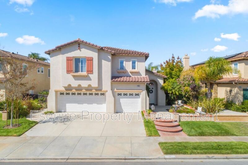 1731 Avenida Navidad in Camarillo, CA - Building Photo