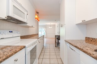 184 Newton St, Unit 2 Apartamentos