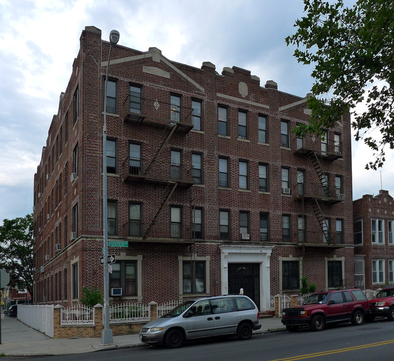 Evelyn Court in Brooklyn, NY - Building Photo