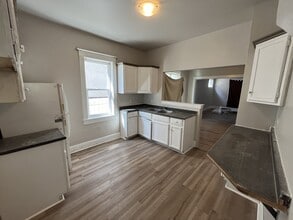 434 Harbison Ave W in Winnipeg, MB - Building Photo - Building Photo