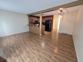 14603 Miller Blvd NW in Edmonton, AB - Building Photo - Building Photo