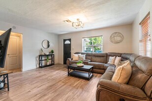 1315 SW 30th St in Fort Lauderdale, FL - Building Photo