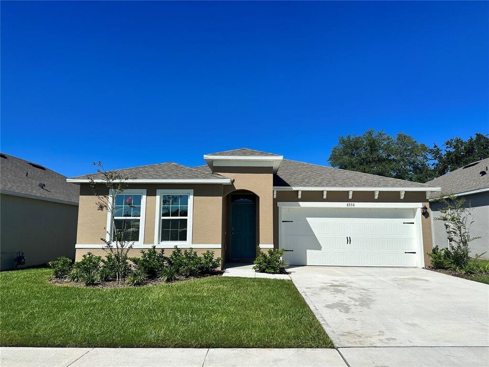 6350 Sanders Grove Cir in Okahumpka, FL - Building Photo