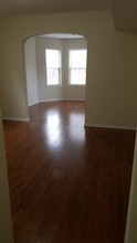 2133 N Springfield Ave-Unit -2F in Chicago, IL - Foto de edificio - Building Photo