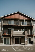 Pacific Rim Apartments in Warrenton, OR - Building Photo - Building Photo