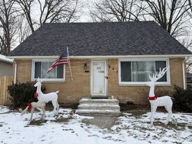821 Davis Ave in Cuyahoga Falls, OH - Building Photo