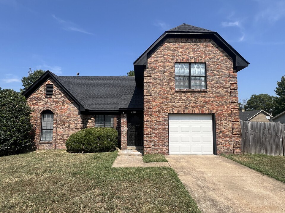 6950 Hillshire Dr in Memphis, TN - Building Photo