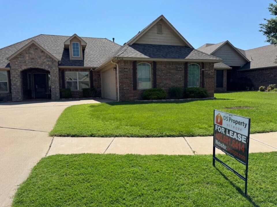 4916 Fawn Run Dr in Yukon, OK - Building Photo