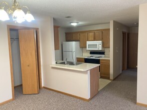 1603 Breca Ridge Dr, Unit 222A in Anamosa, IA - Building Photo - Building Photo