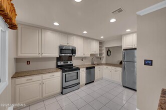 222 Medford Ct in Englishtown, NJ - Building Photo - Building Photo