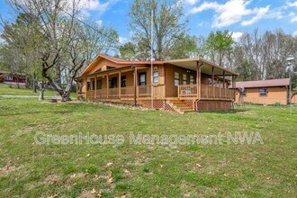 8392 S Lakeshore Dr in Rogers, AR - Building Photo - Building Photo