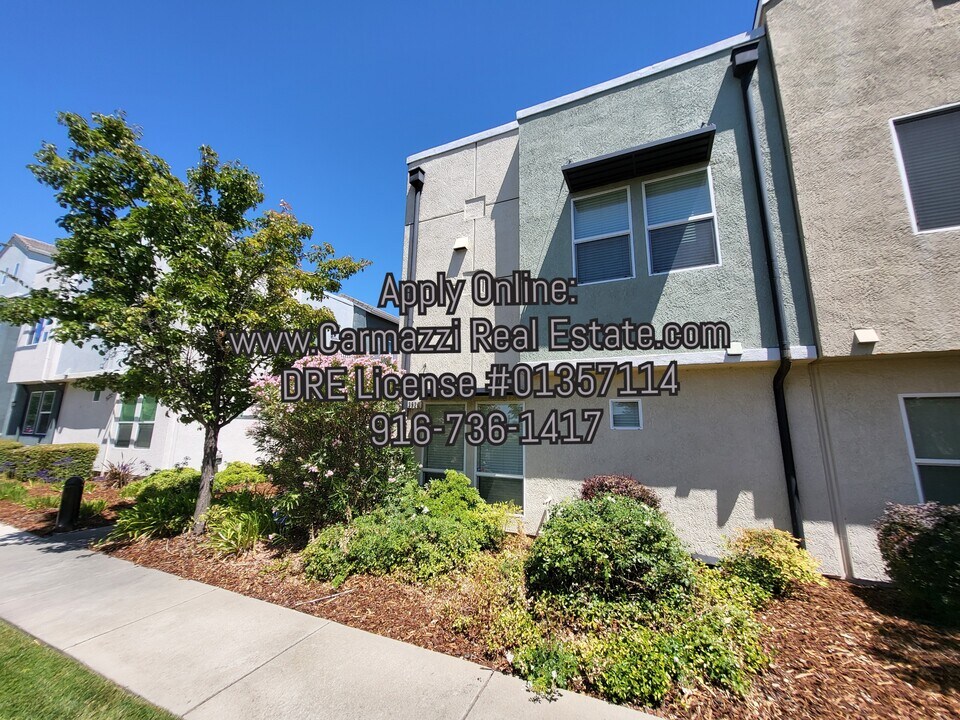 3920 E Commerce Way in Sacramento, CA - Building Photo
