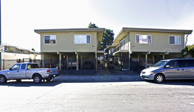 9829 Macarthur Blvd in Oakland, CA - Building Photo - Building Photo