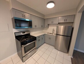 7925 W 103rd St in Palos Hills, IL - Building Photo - Building Photo