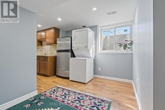 210 Miller Dr in Halton Hills, ON - Building Photo - Building Photo