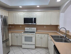 8858 W Flagler St in Miami, FL - Building Photo - Building Photo