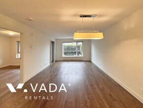 7058 14th Ave in Burnaby, BC - Building Photo - Building Photo