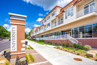 Phase III in Windsor Heights, IA - Foto de edificio - Building Photo