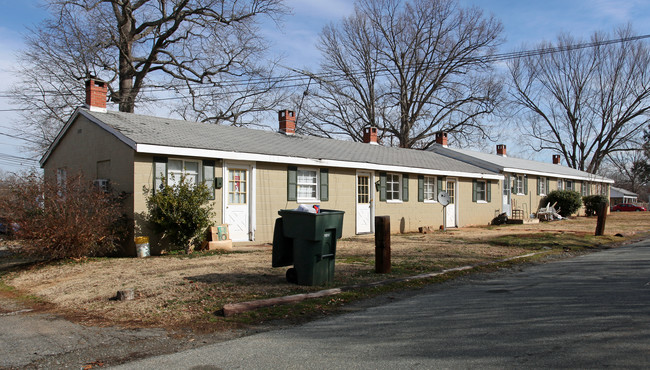 403-413 College St in Graham, NC - Building Photo - Building Photo