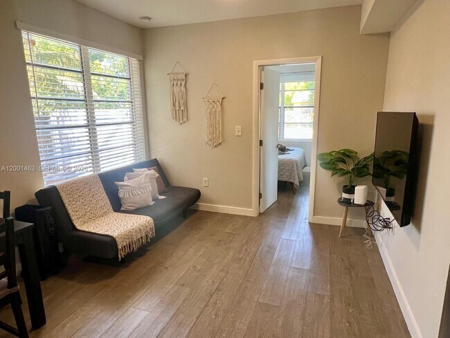 2932 NW 16th Ave in Miami, FL - Building Photo - Building Photo