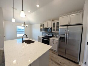 18637 Como Dr in Edmond, OK - Building Photo - Building Photo