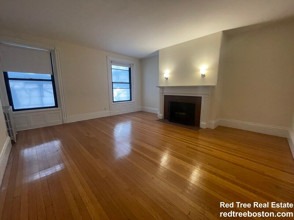 504 Beacon St in Boston, MA - Building Photo