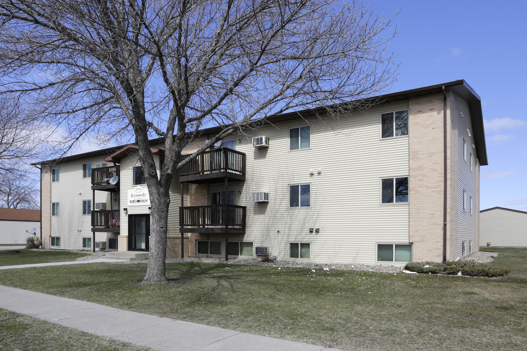 Kennedy Apartments in Fargo, ND - Building Photo