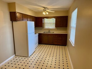 2205 Adams Ave in Huntington, WV - Foto de edificio - Building Photo