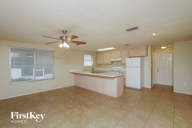 10134 Oleander Dr in Port Richey, FL - Building Photo - Building Photo