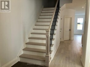 10 Perez Rd in Niagara-On-The-Lake, ON - Building Photo - Building Photo