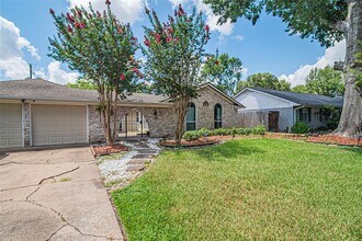 5611 Winding Way Dr in Houston, TX - Building Photo - Building Photo