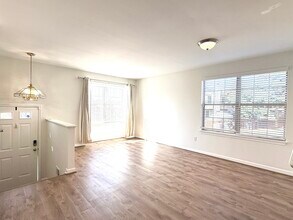 1971 Darlington Loop in Woodbridge, VA - Building Photo - Building Photo