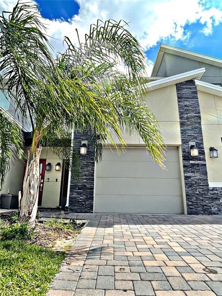 585 Ocean Course Ave, Unit 209 in Kissimmee, FL - Building Photo