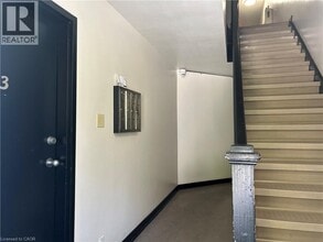 206 Queenston Rd in Cambridge, ON - Building Photo - Building Photo